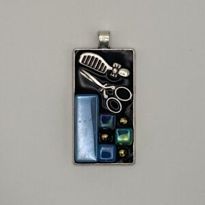 Colgante estilismo negro y azul