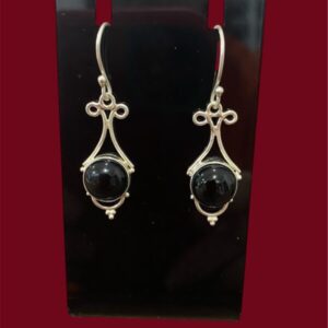 Aretes con vidrio fundido negro