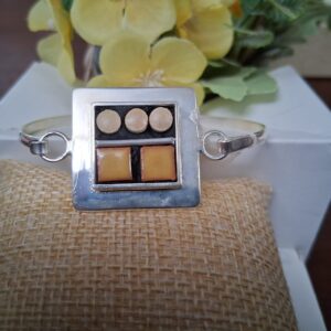 Pulsera con diseños geométricos