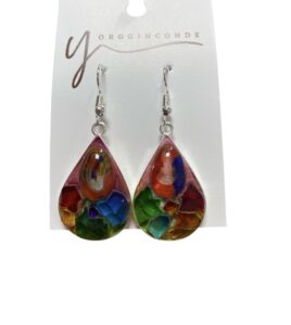 Bellos aretes en forma de gota