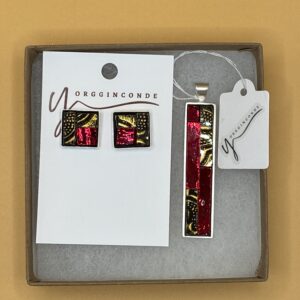 Conjunto  oro y rojo de colgante alargado y aretes (post)