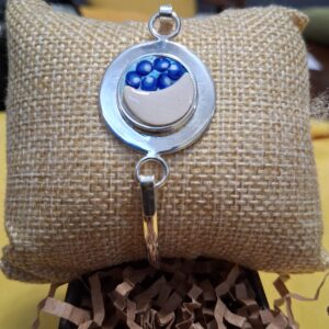 Pulsera media luna beige y azul