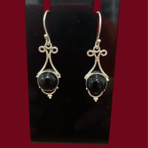 Aretes con vidrio fundido negro