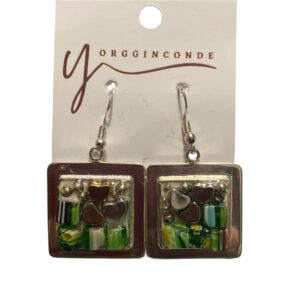 Aretes cuadrados en tonos verdosos