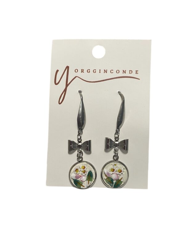 Aretes con lazos con filati blanco