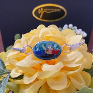 Pulsera ovalada con pez