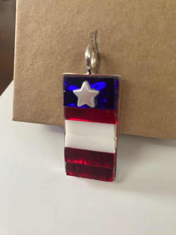 Colgante con los colores y estrella de la bandera