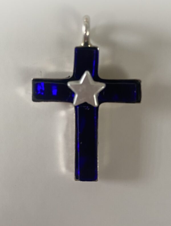 Cruz insprida en color azul y estrella de la bandera
