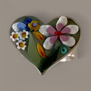 Sortija ajustablecorazón con flores