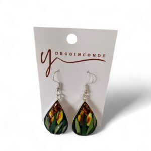 Aretes en forma de pera fondo negro