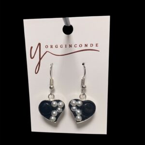 Aretes corazón blanco y negro