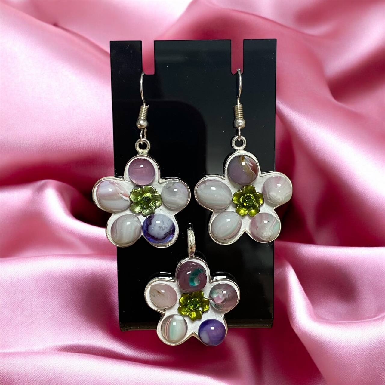 Set de aretes y colgante flor rosada